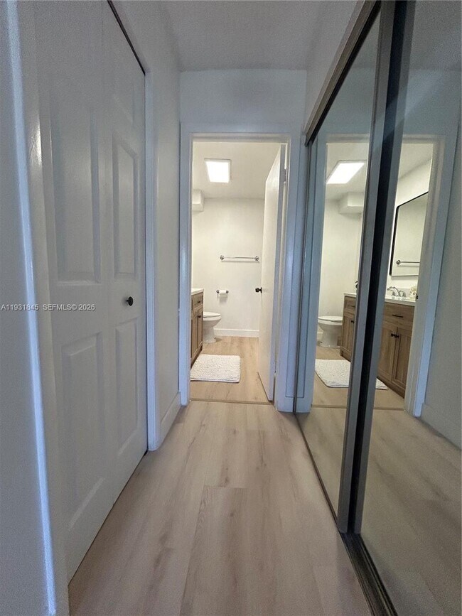 Building Photo - 240 Lakeview Dr