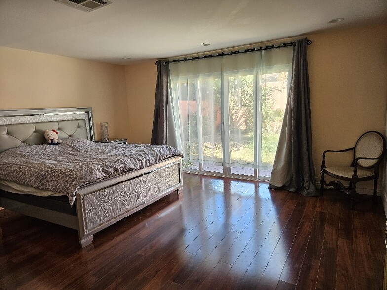 Building Photo - 3500 El Cortez Ave