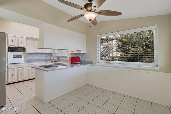 Building Photo - 4871 Los Reales Dr