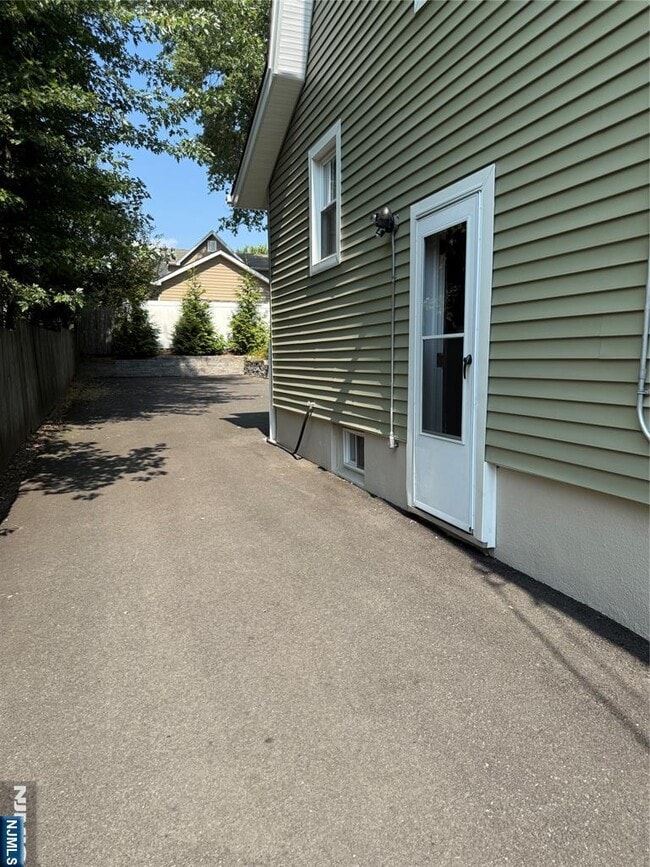 Building Photo - 80 3rd