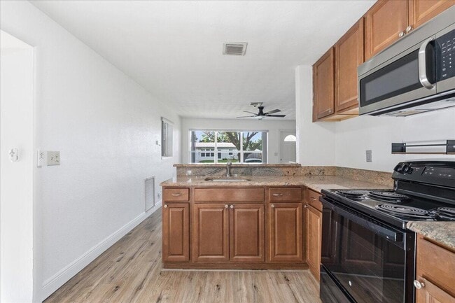 Building Photo - 1510 NE 32nd Pl