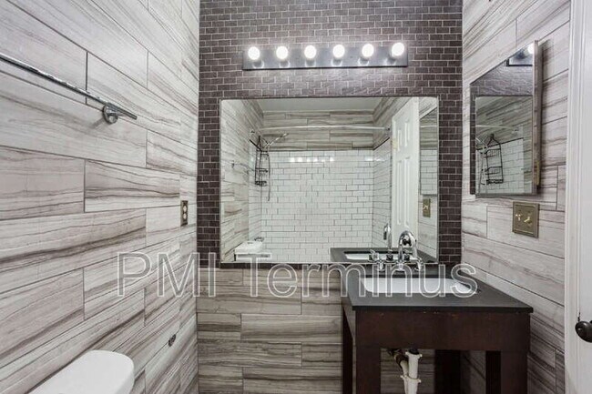 Building Photo - 2721 St Augustine Trail SE