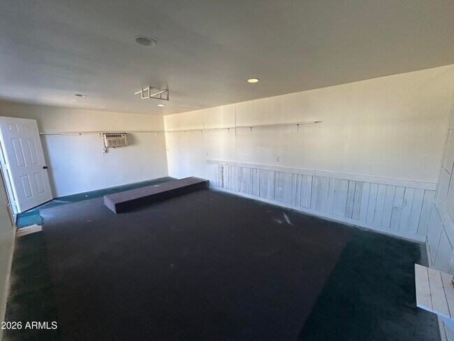 Building Photo - 1817 W Wood Dr