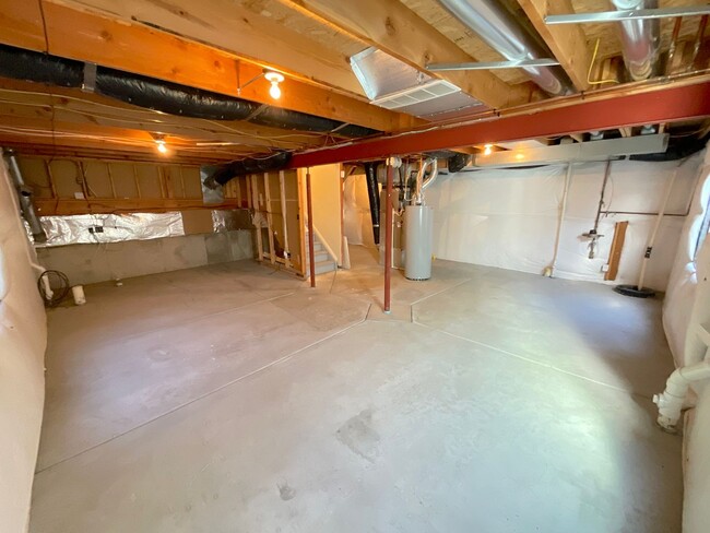 Building Photo - 3 Bedroom Home Available Near N Powers Blv...