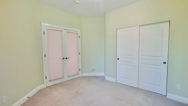 Building Photo - **$1000 OFF FIRST FULL MONTHS RENT**  Gorg...