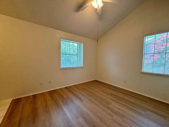 Building Photo - Charming 2/2 condo in Westcreek Landing!