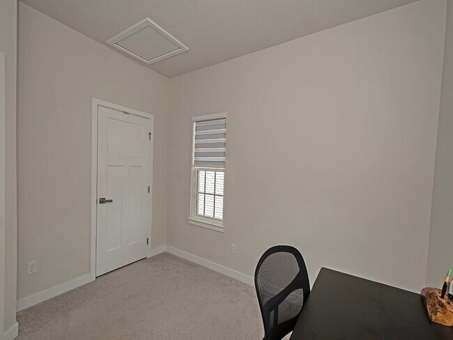 Building Photo - 213 Amon St