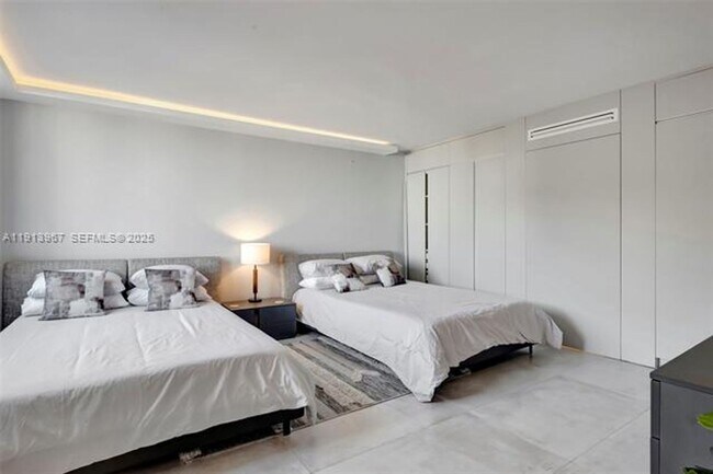 Building Photo - 2301 Collins Ave