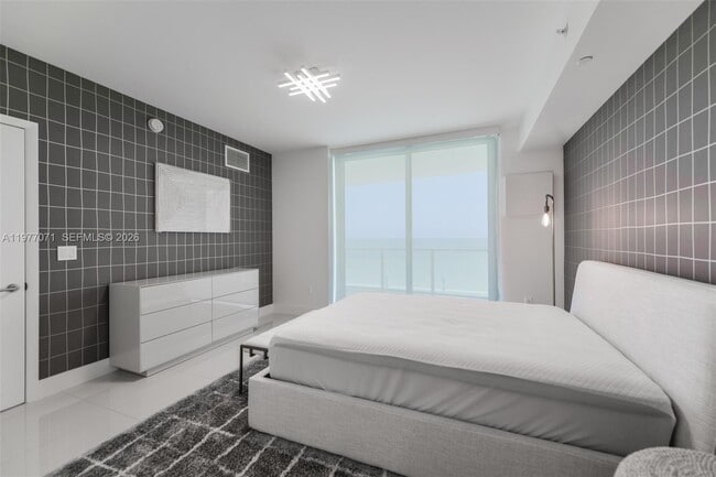 Building Photo - 3951 S Ocean Dr