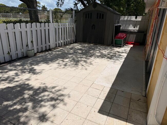 Building Photo - 1530 Royal Forest Ct