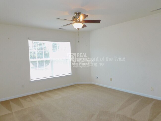 Building Photo - 1017 Hawick Dr