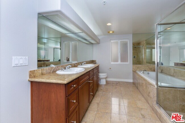 Building Photo - 11547 Rochester Ave