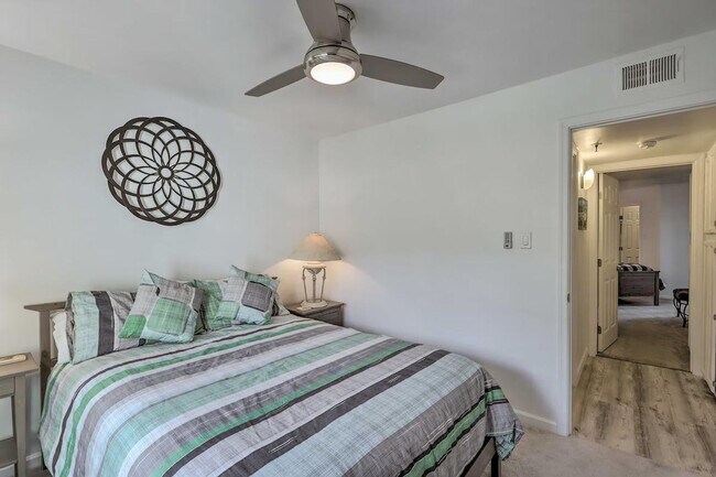 Building Photo - 7474 E Earll Dr