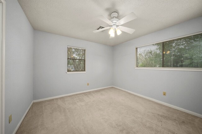 Building Photo - 4003 Greenbriar Dr