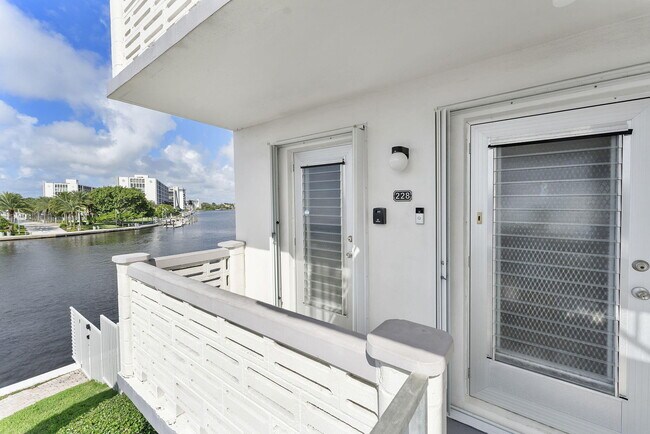 Building Photo - 101 NE 19th Ave