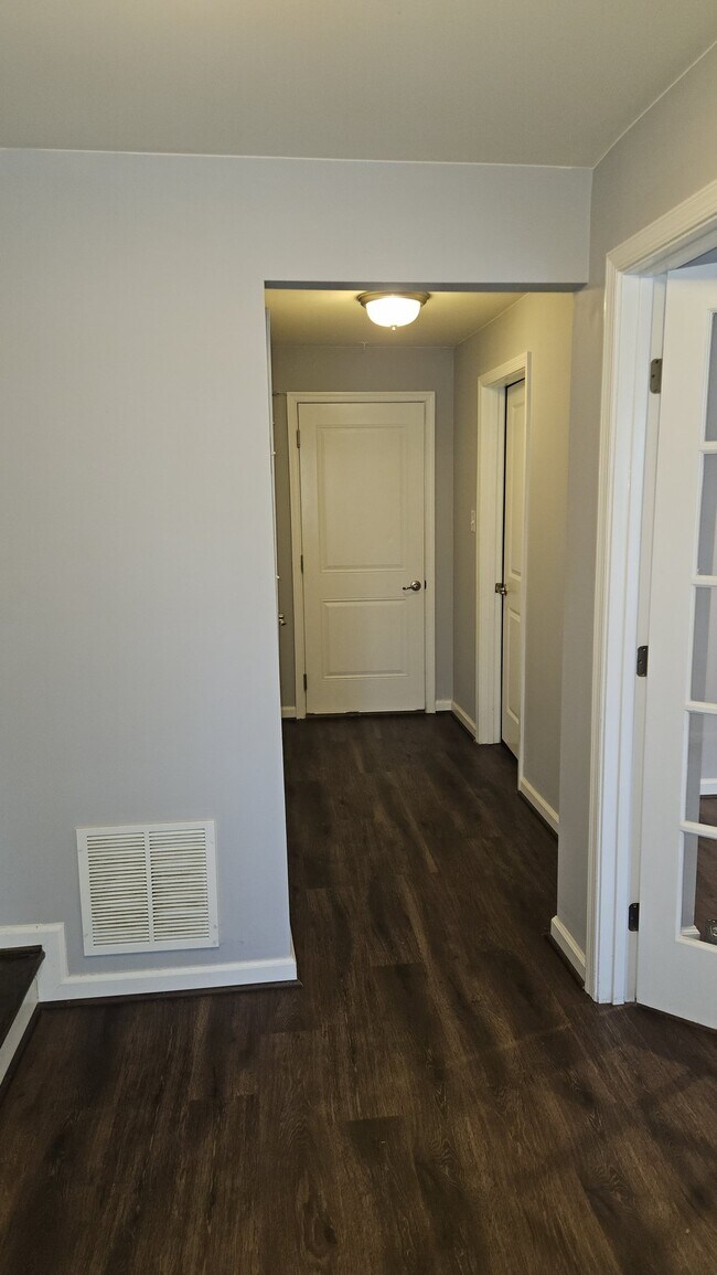 Building Photo - 607 N Atwater Dr