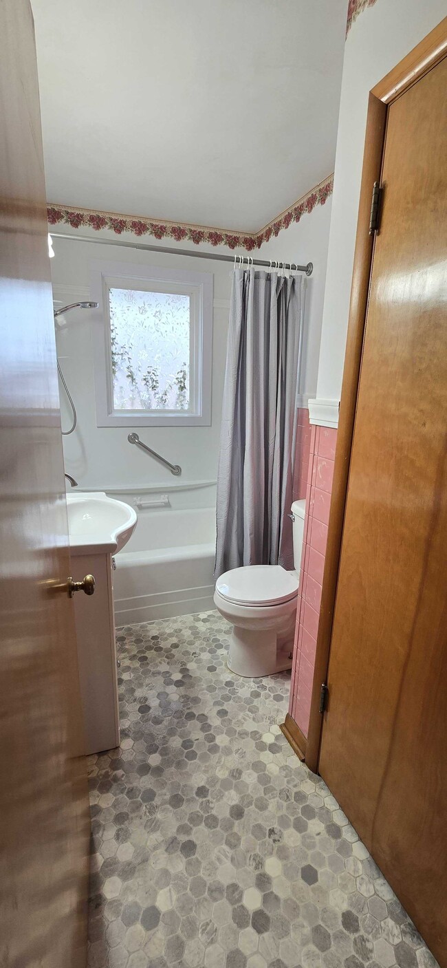 Building Photo - 107 N 2nd Ave