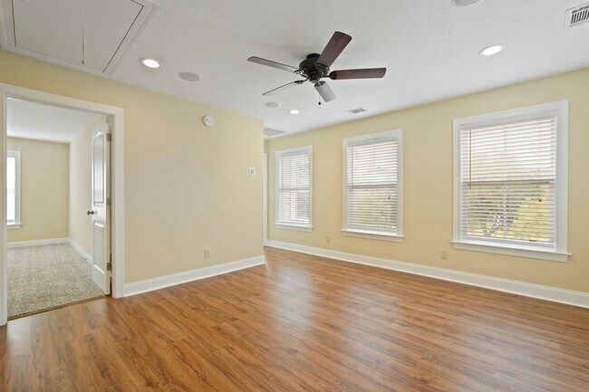 Building Photo - 3 Bedroom Dunham Marsh Beauty with Outdoor Fireplace and Resort-Style Community Amenities
