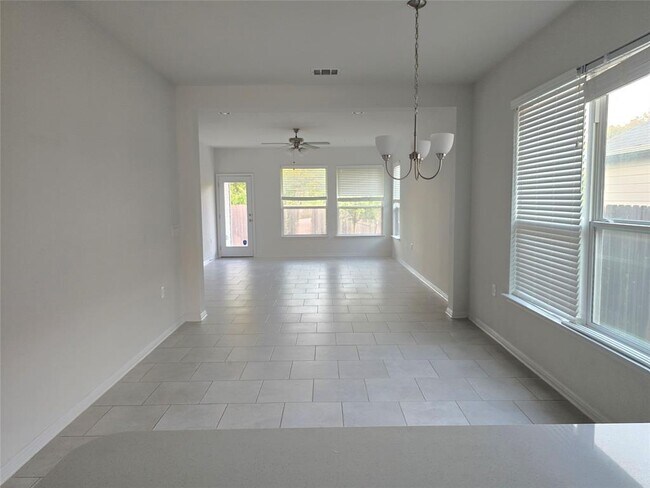 Building Photo - 520 Falkland Trace