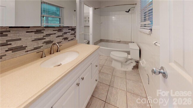 Building Photo - 1426 Bevis Dr