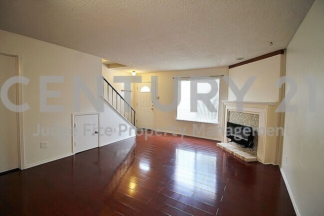 Building Photo - Affordable 2-Story 2/1.5 Townhome in Dunca...