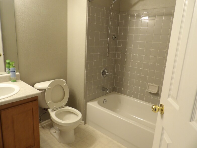 Building Photo - 4979 Butterfield Dr