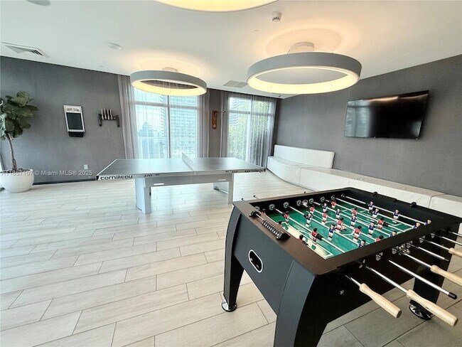 Building Photo - 1100 S Miami Ave