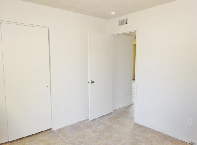 Building Photo - 605 S El Prado Rd