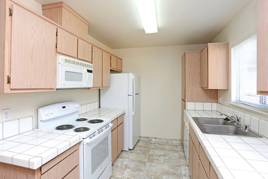 Spruce Pointe 2061 E Spruce Ave Fresno CA 93720 Apartment Finder