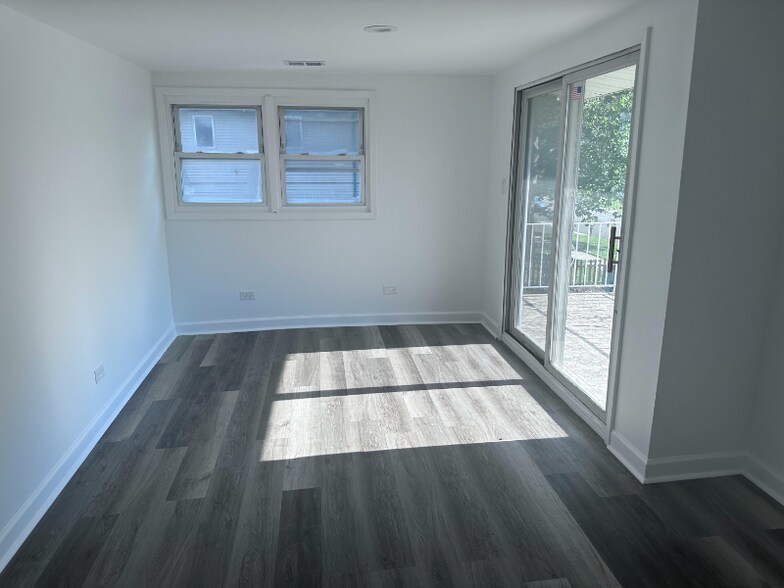 Building Photo - 8323 Melvina Ave