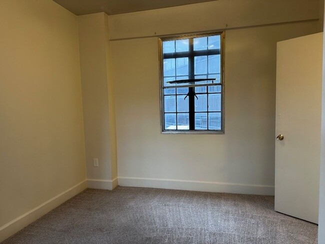 Building Photo - 1 Bedroom 1 Bathroom Harrisburg School Dis...