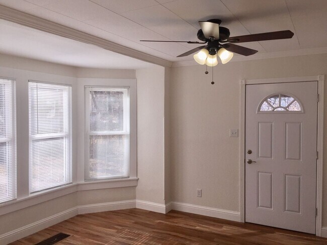 Building Photo - REMODELED 2 Bedroom Downtown Home
