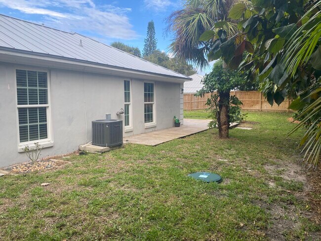 Building Photo - 1435 Wyn Cove Dr