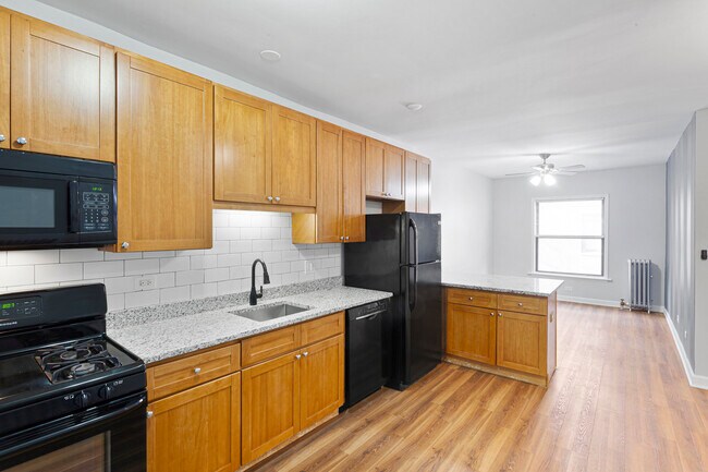 Building Photo - 1702 W Juneway Terrace