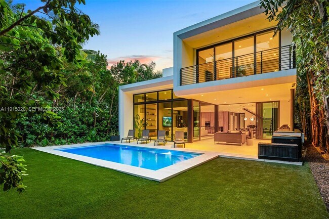 Building Photo - 77 SW 18th Terrace