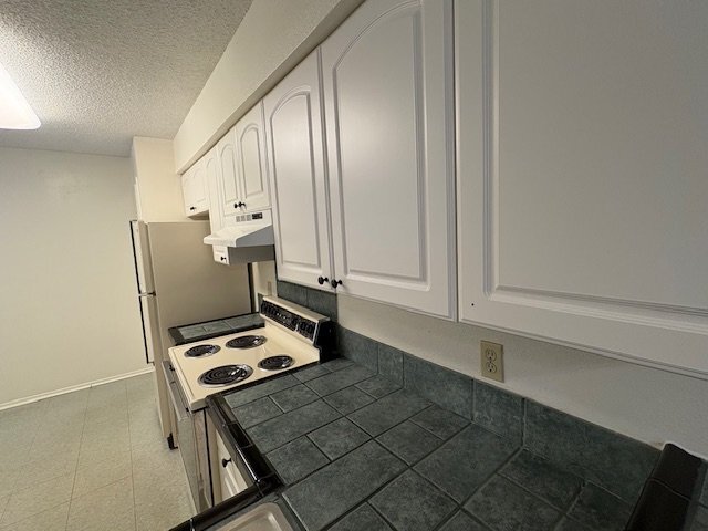 Building Photo - 2355 E Geddes Ave