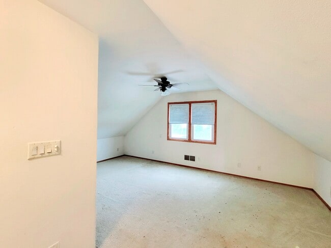 Building Photo - W158N9026 Charles Dr