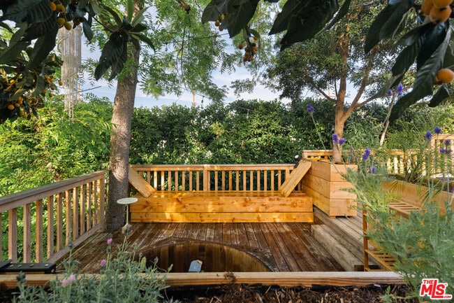 Building Photo - 6031 Mesa Ave