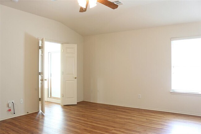Building Photo - 1811 W Pflugerville Pkwy