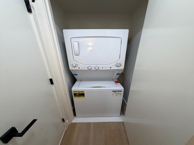 Building Photo - 3112 Emmons Ave