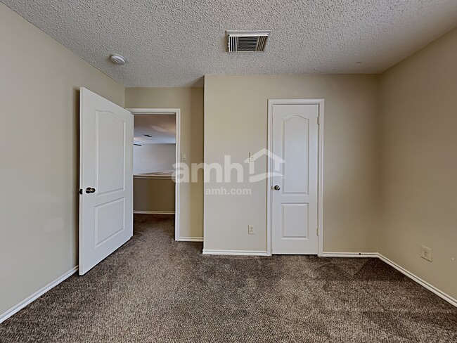 Building Photo - 12010 Crescent Chase