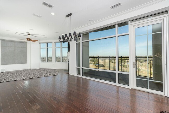 Building Photo - 2801 Wexford Dr