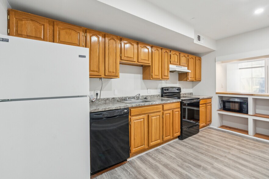 Building Photo - 822 W Lombard St