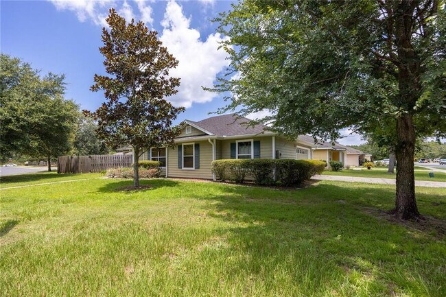 Building Photo - 1608 NE 45th Pl