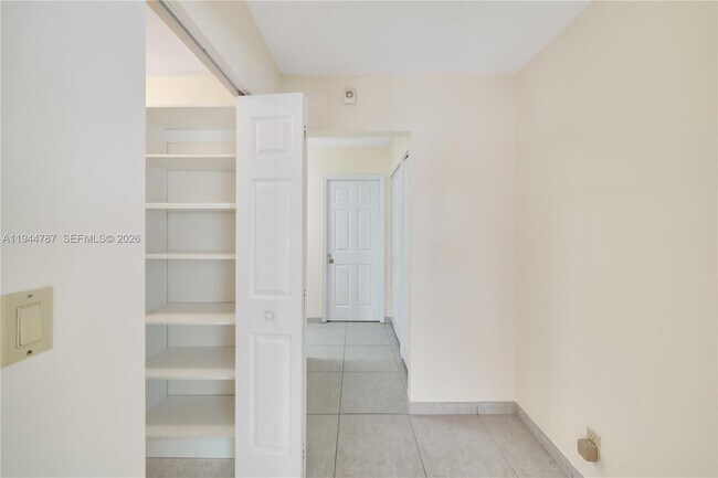 Building Photo - 5524 Cleveland St