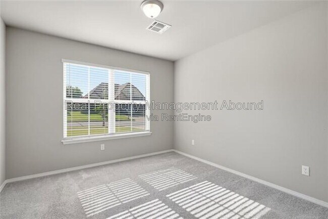 Building Photo - 3706 S 13th Pl