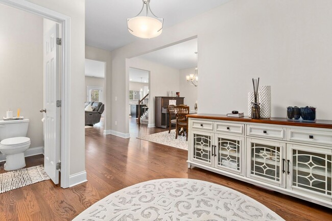 Building Photo - 6508 Satjanon Dr