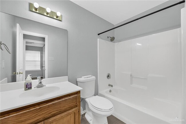 Building Photo - 13 Quamasia Ave