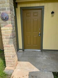Building Photo - 817 Betsy Ross Dr