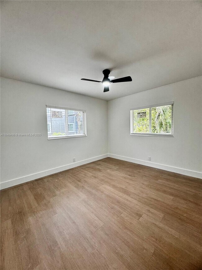 Building Photo - 1460 SW 24th Ct